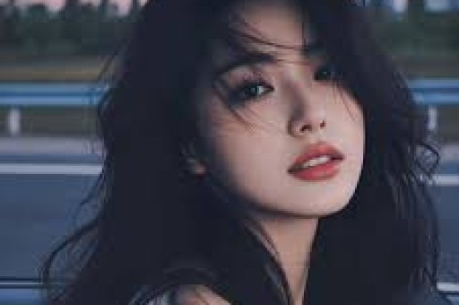 陪玩陪睡算啥？继人体盛宴、舔手指后艺人再曝阴暗面 秦岚被牵