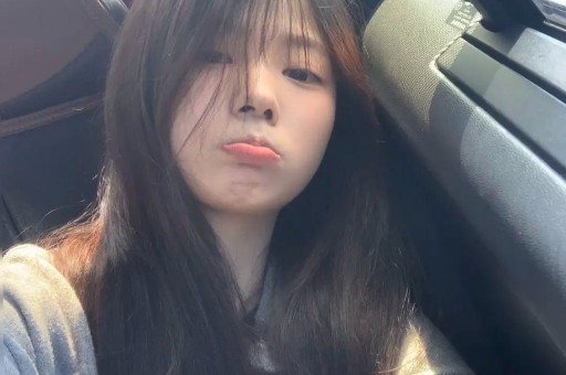 刘晓庆被指耍大牌现身河南万岁山和王婆同台全场冷脸拒讲话