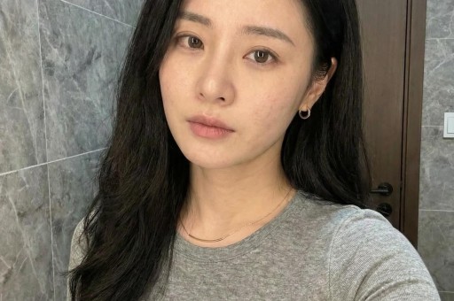 清纯女主播人设塌房酒后直播狂亲男嘉宾第二天哭着表示很后悔